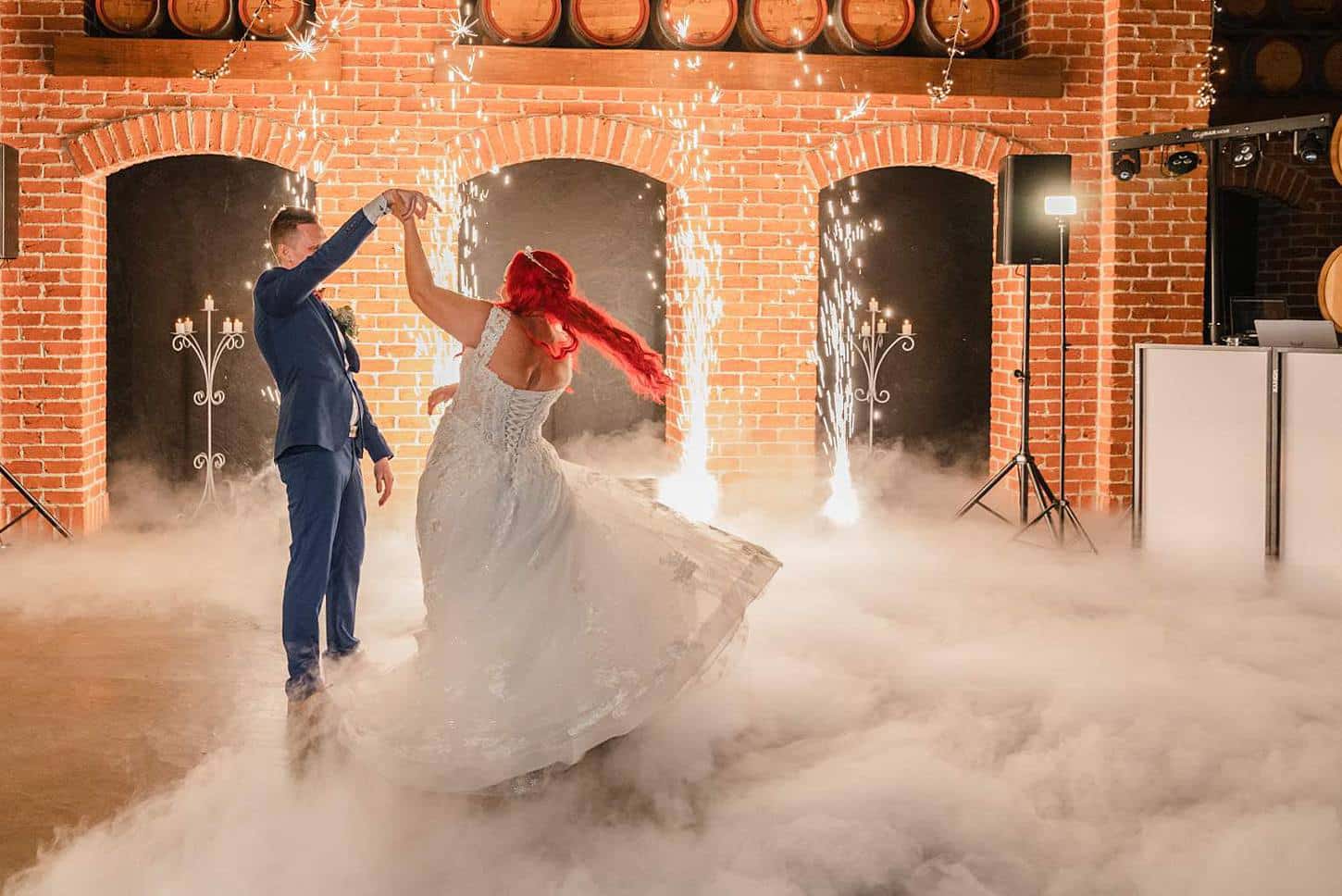 PRO Sirromet Winery Wedding First Dance Cloud & Sparkulars