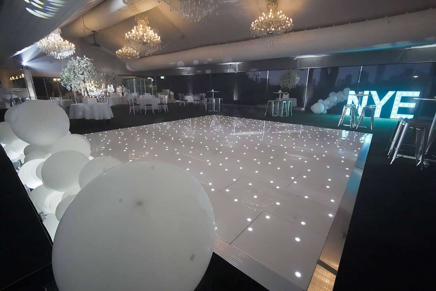 NYE en Blanc Cocktail Party Starlight Dance Floor