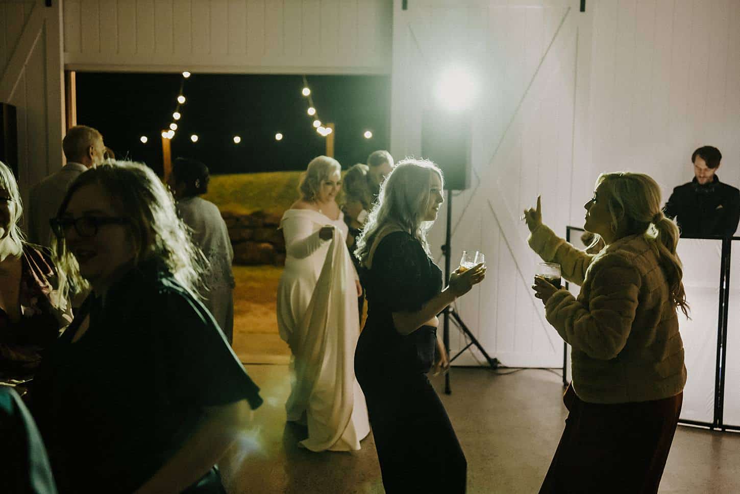 PRO Summergrove Estate Wedding Dancing DJ FAC
